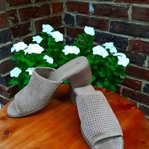 NEW Koolaburra UGG Sandals size 9.5